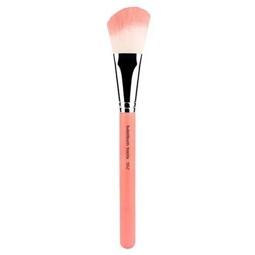 Pink Bambu 962 Slanted Blusher